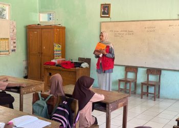 Mahasiswa KKN Unhas Dorong Literasi Siswa SD Inpres Bocci lewat Ulas Buku