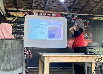 Mahasiswa KKNT Desa Lembanna Sosialisasikan Visualisasi Data untuk UMKM