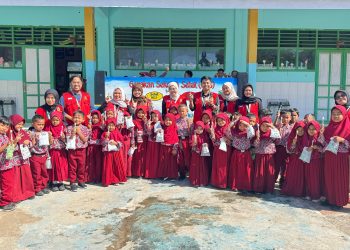 Cegah Risiko Karies, KKN-PK Unhas Adakan Sikat Gigi Massal untuk Siswa SD