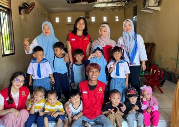 Kunjungan Literasi Mahasiswa KKNT Unhas Gelar Membaca Nyaring dan Permainan Edukatif Literasi