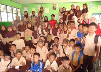 Mahasiswa KKN-PK Unhas Ajak Anak SD Cegah Diare lewat SI TANGAN HEBAT