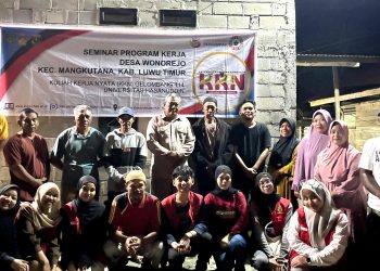 Foto bersama mahasiswa KKN-T di Desa Wonorejo. Foto: Dokumentasi Pribadi