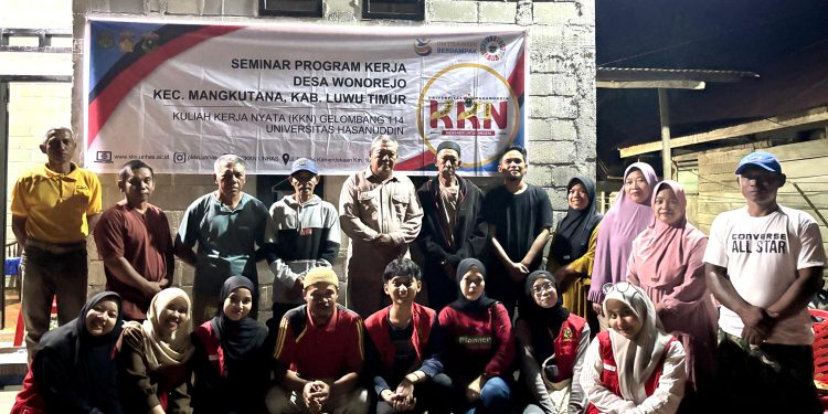Foto bersama mahasiswa KKN-T di Desa Wonorejo. Foto: Dokumentasi Pribadi