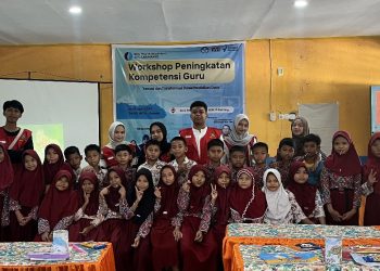Foto bersama pasca kegiatan di SDN 15 Batiling, Desa Batara, Kecamatan Labakkang, Kabupaten Pangkep, Selasa (29/07). Foto : Dokumentasi Pribadi