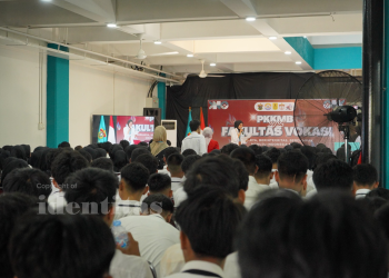 Suasana Pengenalan Kehidupan Kampus Mahasiswa Baru 2025 di Fakultas Vokasi Unhas, Selasa (12/08) di Gedung Perkuliahan Vokasi. Foto: IDENTITAS/Ilah
