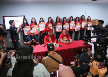 Suasana konferensi pers pasca pendaftaran dr Marhaen Hardjo sebagai Bakal Calon Rektor Unhas periode 2026-2030, Kamis (28/08). Foto : IDENTITAS/Tafh