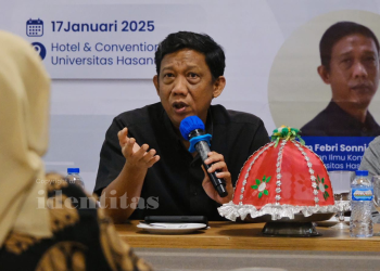 Dosen Ilmu Komunikasi Fakultas Ilmu Sosial dan Ilmu Politik (FISIP) Universitas Hasanuddin (Unhas) sekaligus Ketua Unhas Press, Dr Alem Febri Sonni SSos MSi. Foto: IDENTITAS/Nurfikri