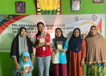 Gladies dan peserta pelatihan menampilkan MORA MIE, Rabu (30/07). Foto: Dokumentasi pribadi.