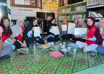 KKNT Unhas Dorong Produk Lokal Lebih Menarik Melalui Pelatihan Pengemasan di Desa Tellulimpoe