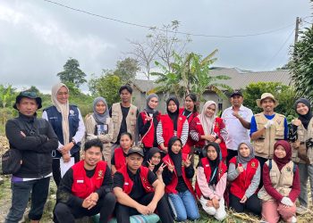 Foto bersama setelah pemberian vaksinasi, vitamin, dan obat cacing untuk sapi, kambing, dan kuda, Rabu (30/07). Foto: Dokumentasi Pribadi