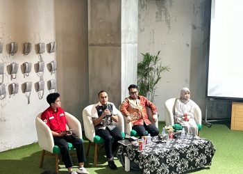 Sulaiman Syamsuddin SH MH saat memaparkan materinya dalam kegiatan Seminar Nasional Hukum Kepailitan yang berlangsung di Nipah Mall, Sabtu (02/08). Foto: IDENTITAS/Syahrial