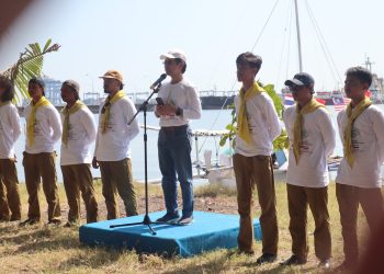 Prof Dr Ir Jamaluddin Jompa M Sc, memberikan sambutan dalam kegiatan pelepasan Mahasiswa Anggota Korps Pecinta Alam (KORPALA) yang dilaksanakan di Markas Komando Lantamal VI Makassar, Minggu (03/08). Foto : IDENTITAS/Aqilah Syamsuddin.