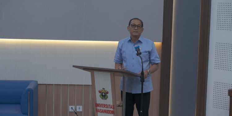 Ketua Majelis Wali Amanat Unhas, Prof Andi Alimuddin Unde saat memberikan sambutan pada Launching dan Sosialisasi Pemilihan Rektor Unhas Periode 2026-2030 di Arsjad Rasjid Lecture Theater, Senin (04/08). Foto: Dokumentasi pribadi