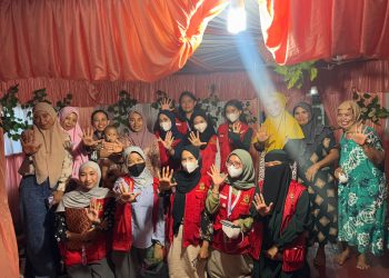 Foto bersama Mahasiswa KKN PK Unhas bersama warga desa setelah pelaksanaan kegiatan di Desa Boronglamu, Kecamatan Arungkeke, Kabupaten Jeneponto, Selasa (05/08). Foto : Dokumentasi Pribadi