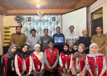 Potret bersama Mahasiswa KKN-T Unhas 114 usai luncurkan website wisata yang dilaksanakan di Kantor Desa Lembanna Selasa (05/08). Foto: Dokumentasi Pribadi