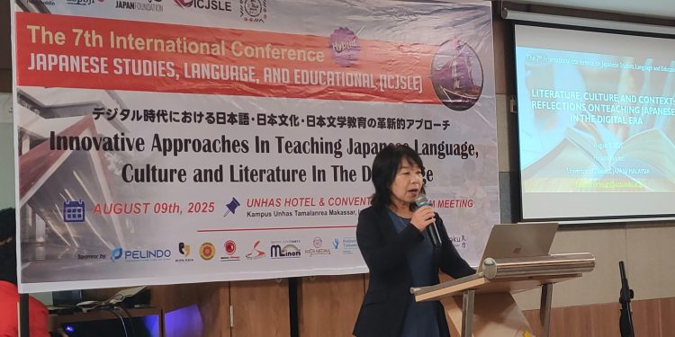 Pemaparan karya novel bernama “Kokubo”oleh salah satu Dosen Universitas Tsukuba, Prof Hiraishi Noriko PhD yang berlangsung di Hotel Unhas & Convention, Sabtu (09/08). Foto: IDENTITAS/Andi Nadya Tenrisulung