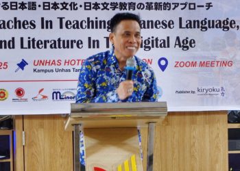 Naila Islamiah Syahrir Prof Dr Akhmar SS MHum ketika memberi sambutan pada Konferensi Internasional Ke-7 Studi Bahasa Jepang di Unhas Hotel & Convention, Sabtu (09/08). Foto: IDENTITAS/A Nurfadilah Anggita Putri