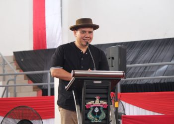 Andi Fadly Arifuddin, SE saat memaparkan materi “Urban Farming Hub Terintegrasi Kota Makassar: Tanami Tanata” pada PKKMB Unhas di Gelanggang Olahraga (GOR) JK Arenatorium Unhas, Senin (11/08). Foto: IDENTITAS/Muh Fadhel Perdana.