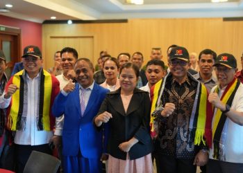 Foto bersama pasca penyambutan 69 mahasiswa baru asal Timor Leste di Ruang Lounge Lantai 8, Gedung Rektorat Unhas, Selasa (19/08). Foto: Dokumentasi pribadi.