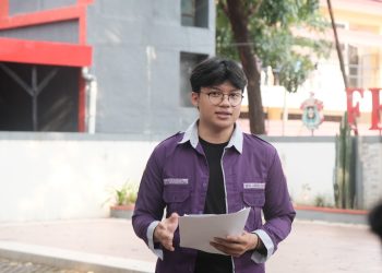 Korin Kennage saat memaparkan Agresivitas Pajak dan Kesejahteraan Berkelanjutan di Pelataran Stucent FEB Unhas, Rabu (20/08). Foto: IDENTITAS/Nurenci Ananda Pasaribu