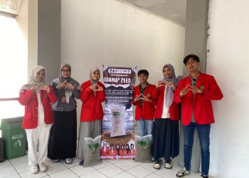 Tim PKM-K Universitas Hasanuddin saat peluncuran produk Adama' Feed di Fakultas Ilmu Kelautan dan Perikanan (FIKP), Kamis (21/08). Foto : Dokumentasi Pribadi