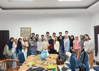 Kelas PK identitas Unhas Bekali Anggota Pahami Makna Resensi