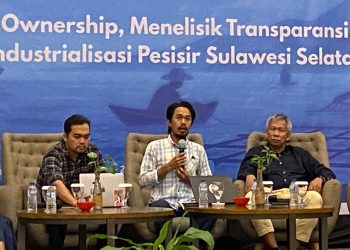 Muhammad Ismail selaku Perwakilan LBH Makassar saat menjaid penanggap dalam Diskusi Publik di Ballroom Unhas Hotel & Convention, Rabu (27/08). Foto: IDENTITAS/Joyvien Christy Caroline Soetardjo