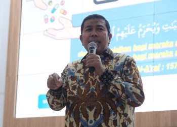 Wakil Rektor IV Bidang Kerjasama dan Pengembangan Lembaga Universitas Islam Negeri (UIN) Sumatera Utara Medan, Prof Dr Muzakkir M A ketika menyampaikan materi pada Kuliah Tamu di Aula Auditorium Prof Andi Amiruddin, Rabu (27/08). Foto : IDENTITAS/Fathimah Nur Khalidah Rahman