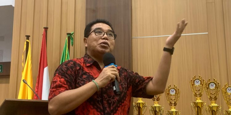 Kupas Konsep Eco-Med Warriors sebagai Upaya Melawan Zoonosis dalam Seminar Vetcone 2025