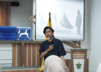 Suasana dalam pemberian materi Audio-Visual Editing oleh Ifkar Alhaq yang berlangsung di Student Centre Fakultas Kedokteran (FK) Universitas Hasanuddin, Sabtu (06/09). Foto: Dokumentasi Pribadi.