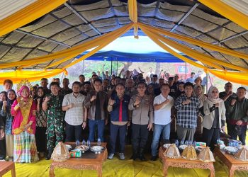 Foto bersama pada kegaiatan Relaunching Desa Wisata Mattabulu di Kecamatan Lalabata, Kabupaten Soppeng, Minggu (07/09). Foto: Dokumentasi pribadi.