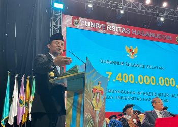 Gubernur Sulsel Serahkan Bantuan Dana 7,4 Miliar kepada Unhas