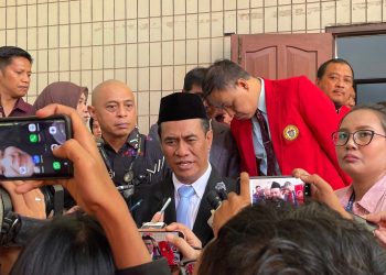 Menteri Pertanian RI, Amran Sulaiman saat ditemui awak media usai hadiri upacara peringatan Dies Natalis ke-69 Unhas di Baruga AP Pettarani Unhas, Sabtu (13/09). Foto: IDENTITAS/Rizqiyah Awaliyah