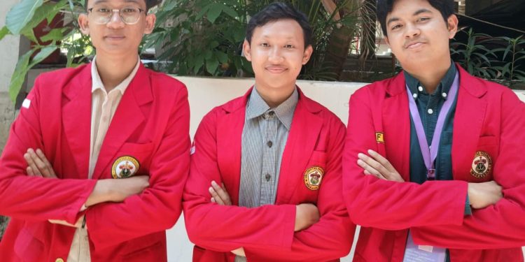 Tim Mahasiswa FKM Unhas Sabet Juara 2 Lomba KTI Tingkat Nasional