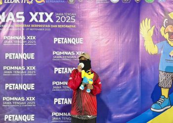 Potret Nuranisa, Mahasiswa FMIPA Unhas yang meraih medali perak cabang petanque Triple Mix pada POMNAS XIX Jawa Tengah 2025 di Surakarta. Selasa (23/09). Foto: Dokumentasi Pribadi