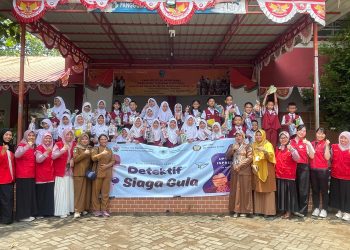 Foto bersama Tim PM Fkep Unhas bersama Guru dan Siswa SD Inpres Bung Kota Makassar pada kegiatan "Siaga Gula" di hari Selasa, (07/10). Foto : IDENTITAS/Azzahra Dzahabiyyah Asyila Rahma