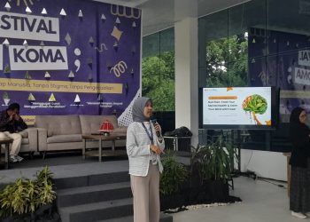 Laksmi Trisasmita SGz MKM saat memberikan materinya di Unhas Hotel and Convention, Rabu (08/10). Foto: IDENTITAS/ A Annida Mukaddas