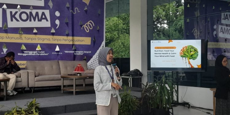 Laksmi Trisasmita SGz MKM saat memberikan materinya di Unhas Hotel and Convention, Rabu (08/10). Foto: IDENTITAS/ A Annida Mukaddas