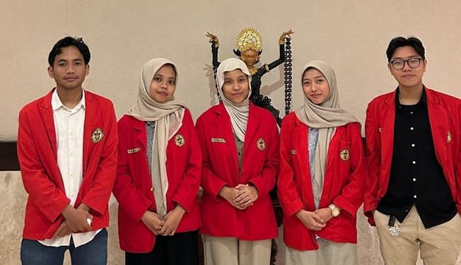 Mahasiswa Farmasi Unhas Kembangkan Senyawa Neuroprotektif dari Buah Merah untuk Terapi Alzheimer
