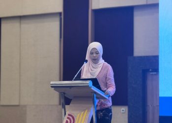 Dosen UiTM Bahas Kerentanan Perempuan di Sektor Informal pada ICOS-PH 2025