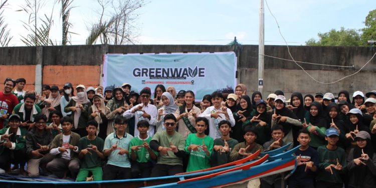 SRE Unhas Inisiasi Program Pemulihan Ekosistem Pesisir Lewat GreenWave 2025