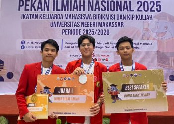 Tim HEDS Unhas Raih Juara 1 Lomba Debat di Pekan Ilmiah Nasional 2025