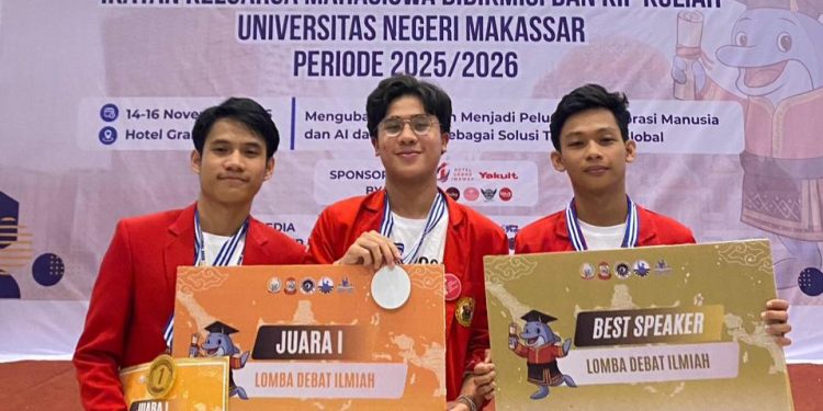 Tim HEDS Unhas Raih Juara 1 Lomba Debat di Pekan Ilmiah Nasional 2025