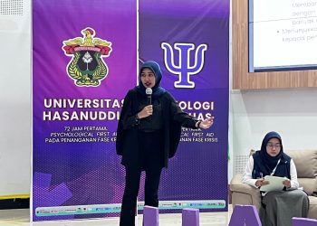Psikolog Klinis, Sitti Annisa M Harusi MPsi saat paparkan materi pada Seminar Nasional di Auditorium Prof Amiruddin FK Unhas, Sabtu (22/11). Foto: IDENTITAS/Fathimah Nur Khalidah Rahman
