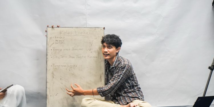 Kosmik Unhas Adakan Kelas Logika, Pelajari Cara Menilai Informasi Secara Rasional