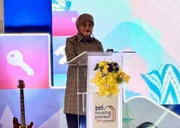 WR III Unhas, Prof Farida memberikan sambutan pada kegiatan BTN Housing Preneur 2025 di Grand Ballroom Unhas Hotel and Convention, Rabu (03/12). Foto: IDENTITAS/Fathimah Nur Khalidah Rahman