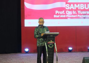 Staf Ahli Menteri Pertanian RI saat memberikan sambutan pada Dialog Kebangsaan FIB Unhas di Baruga AP Pettarani, Sabtu, (6/12). Foto: IDENTITAS/ An-Nisa Ramadhina Andini