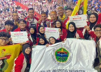 Tim SIPATOKKONG Unhas berhasil meraih 3 juara pada ajang Abdidaya Program Penguatan Kapasitas Organisasi Kemahasiswaan (PPK Ormawa) 2025 di Universitas Muhammadiyah Malang (UMM), Jawa Timur, Kamis-Sabtu (4-6/12). Foto : Dokumentasi Pribadi.