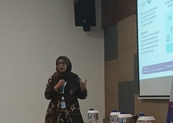 Chair of OWSD Indonesia National Chapter, Sri Fatmawati SSi MSc PhD, pada saat menghadiri kegaiatan simposium yang berlangsng di Unhas Hotel & Convention, Senin (8/12).Foto: IDENTITAS/Aqifah Nayla Alifya Safar.