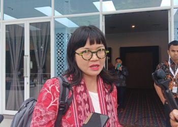 Wakil Menteri Pendidikan Tinggi, Sains, dan Teknologi, Prof Stella Cristie PhD saat ditemui awak media pasca konferensi pers di Unhas Hotel & Convention, Selasa (9/12). Foto: IDENTITAS/Aynun Lutfiya.